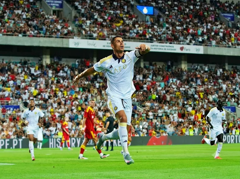 Cristiano Ronaldo nổi bật với số hat-trick hàng đầu bóng đá hiện đại
