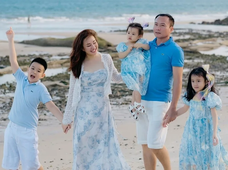 Cuộc sống gia đình của ca sĩ Vy Oanh bên chồng và ba người con